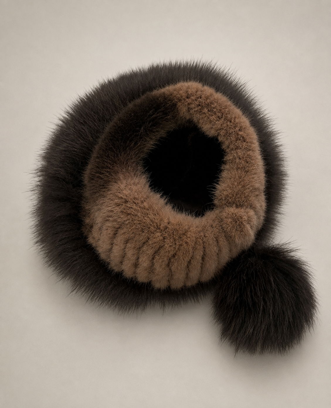 Gorro Ruso Moderno de Chinchilla y Zorro Ártico – Unitalla