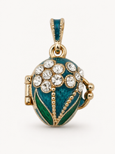 Cargar imagen en el visor de la galería, Collar con Dije Estilo Fabergé de Esmalte Azul y Cristales