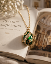 Cargar imagen en el visor de la galería, Dije Huevo Imperial Verde con Campana Sorpresa