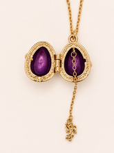 Cargar imagen en el visor de la galería, Dije Huevo Fabergé Morado con Ángel