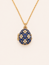 Cargar imagen en el visor de la galería, Dije Huevo Fabergé Azul Real con Ángel