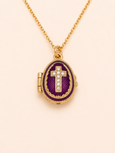 Cargar imagen en el visor de la galería, Dije Huevo Fabergé Morado con Biblia