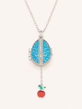 Cargar imagen en el visor de la galería, Dije Huevo Fabergé Azul con Sorpresa de Manzana