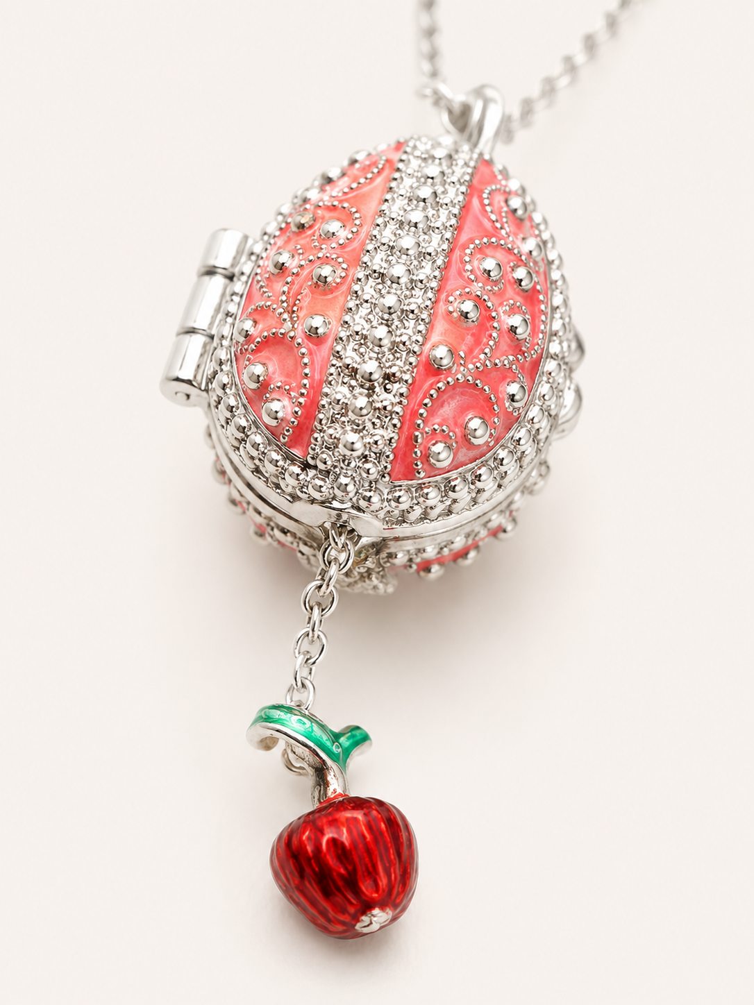 Dije Huevo Fabergé Rosa Coral con Sorpresa de Manzana