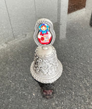 Cargar imagen en el visor de la galería, Campanilla decorativa de metal