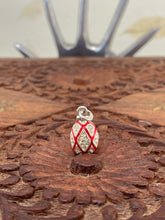 Cargar imagen en el visor de la galería, Dije Faberge. Color Rojo con Gallo