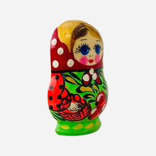Cargar imagen en el visor de la galería, Iman Refri Matrioshka Verde Rusia, Pintada A Mano, Madera