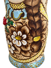 Cargar imagen en el visor de la galería, Matrioshka Autor. Margaritas. Rusia/pirograbado Azul Celeste