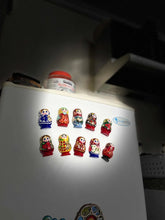 Cargar imagen en el visor de la galería, Iman Refri Matrioshka, Rusia, Pintada A Mano, Madera, Roja