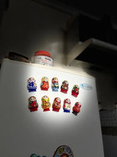Cargar imagen en el visor de la galería, Iman Refri Matrioshka Verde Rusia, Pintada A Mano, Madera