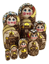 Cargar imagen en el visor de la galería, Matrioshka De Autor. Festiva. Rusia Pirograbado, Roja 7 Pzas