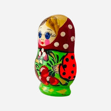 Cargar imagen en el visor de la galería, Iman Refri Matrioshka Verde Rusia, Pintada A Mano, Madera