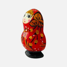 Cargar imagen en el visor de la galería, Iman Refri Matrioshka, Rusia, Pintada A Mano, Madera, Roja