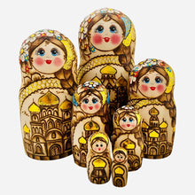Cargar imagen en el visor de la galería, Matrioshka De Autor. Festiva. Rusia. Pirograbado Celste 7 Pz