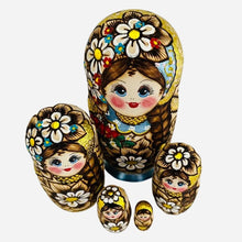 Cargar imagen en el visor de la galería, Matrioshka Autor. Margaritas. Rusia. Pirograbado, Celeste 5