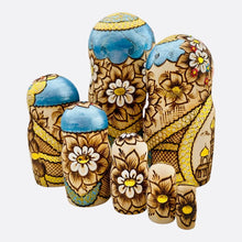 Cargar imagen en el visor de la galería, Matrioshka De Autor. Festiva. Rusia. Pirograbado Celste 7 Pz
