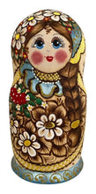 Cargar imagen en el visor de la galería, Matrioshka Autor. Margaritas. Rusia/pirograbado Azul Celeste