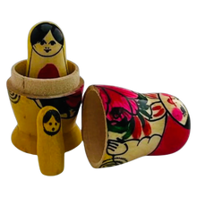 Cargar imagen en el visor de la galería, Matrioshka Muñeca Rusa, Madera 3 Pzs Chica, Semionovka Rusia