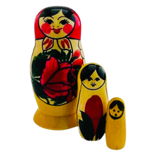 Cargar imagen en el visor de la galería, Matrioshka Muñeca Rusa, Madera 3 Pzs Chica, Semionovka Rusia
