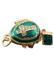 Cargar imagen en el visor de la galería, Dije Faberge con la Biblia. Color Verde