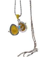Cargar imagen en el visor de la galería, Dije Faberge. Color Amarillo