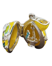 Cargar imagen en el visor de la galería, Dije Faberge. Color Amarillo