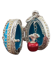 Cargar imagen en el visor de la galería, Dije Faberge. Color Azur