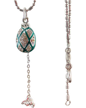 Cargar imagen en el visor de la galería, Dije Faberge. Color Verde con Gallo