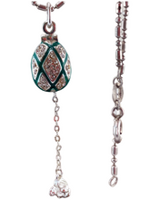 Cargar imagen en el visor de la galería, Dije Faberge. Color Verde con Gallo