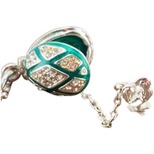 Cargar imagen en el visor de la galería, Dije Faberge. Color Verde con Gallo