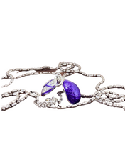Cargar imagen en el visor de la galería, Dije Faberge. Color Violeta. Con Gallo