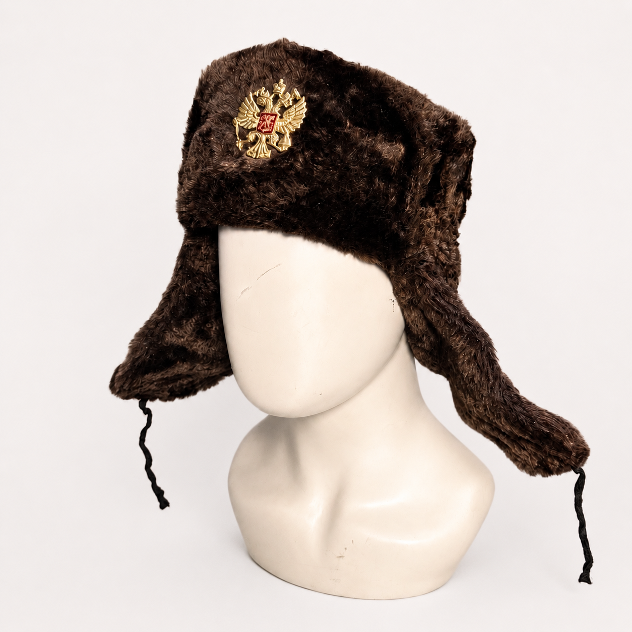 Gorro Ruso Café tipo Ushanka con Escudo Ruso
