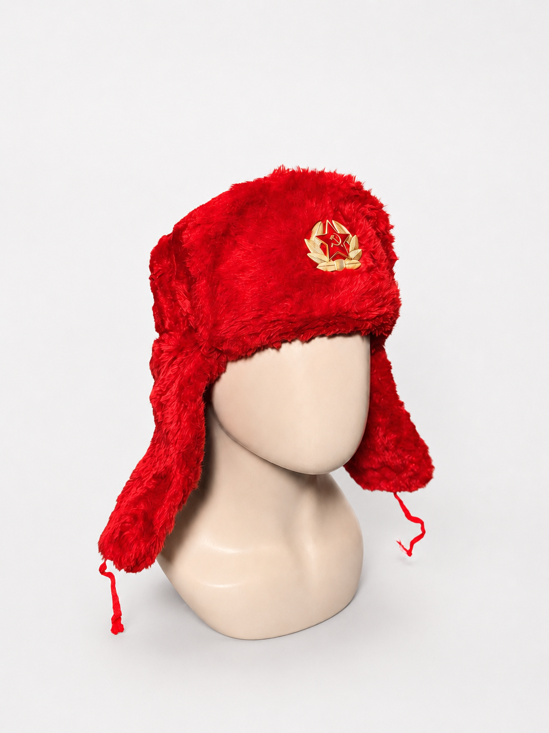 Gorro Ruso Rojo tipo Ushanka con Emblema Soviético