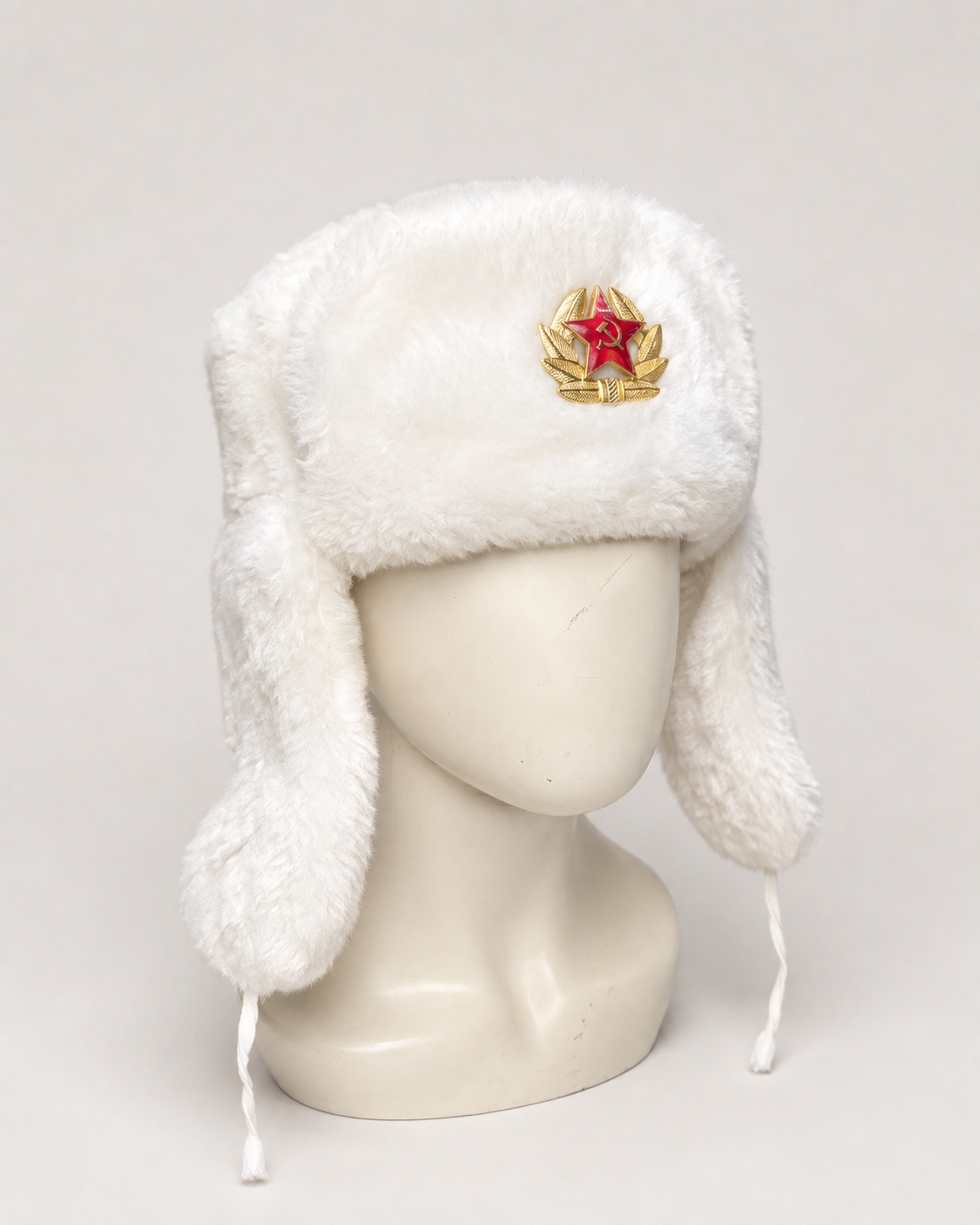 Ushanka Rusa Blanca con Emblema Soviético