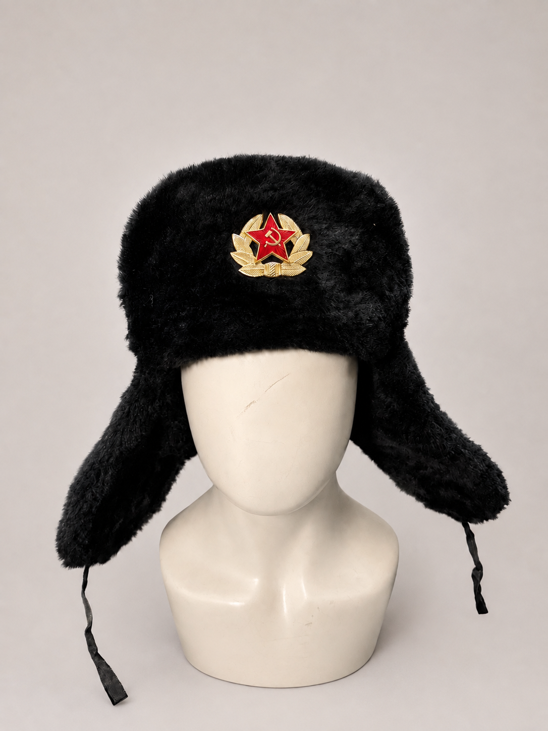 Ushanka Rusa Negra con Emblema Soviético