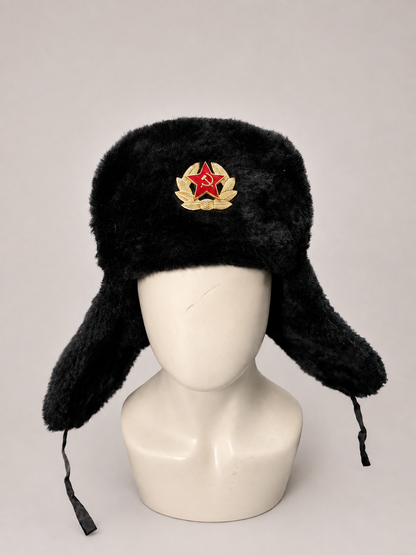 Ushanka Rusa Negra con Emblema Soviético