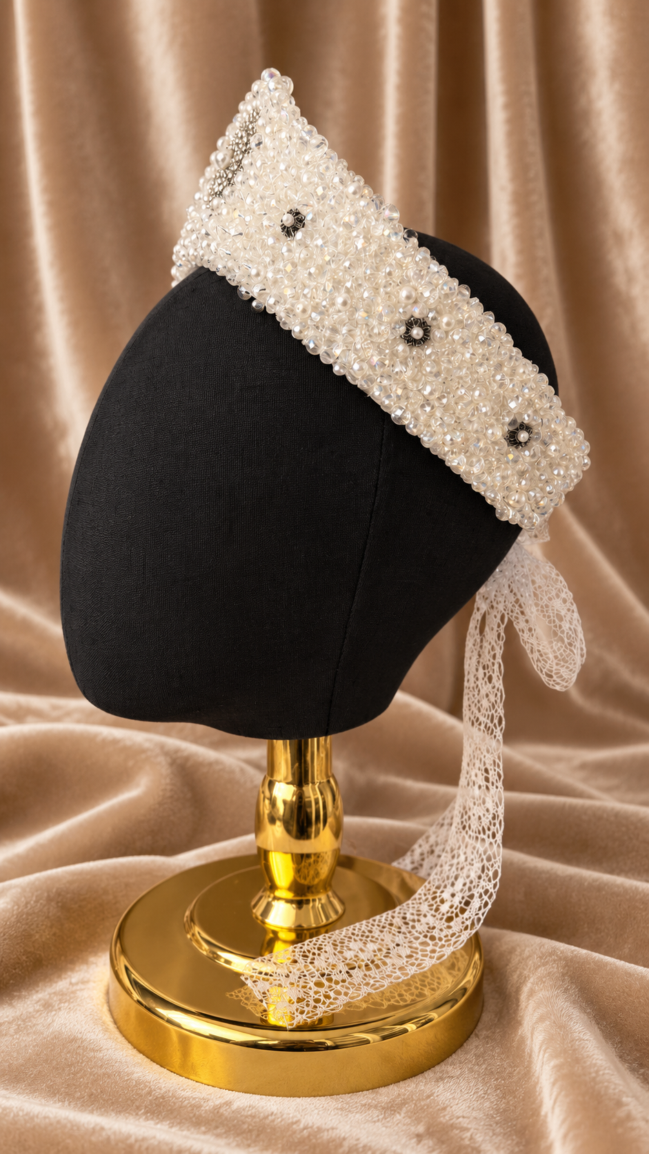 Kokoshnik Ruso Blanco con Perlas y Cristales – Diadema