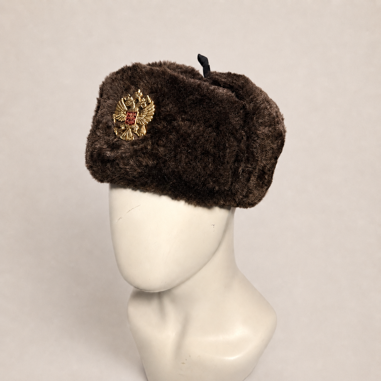 Gorro Ruso Café tipo Ushanka con Escudo Ruso