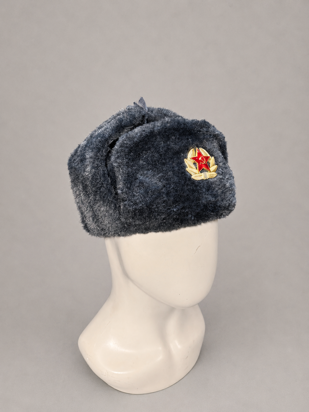 Gorra-Ushanka Rusa Gris con Emblema Soviético