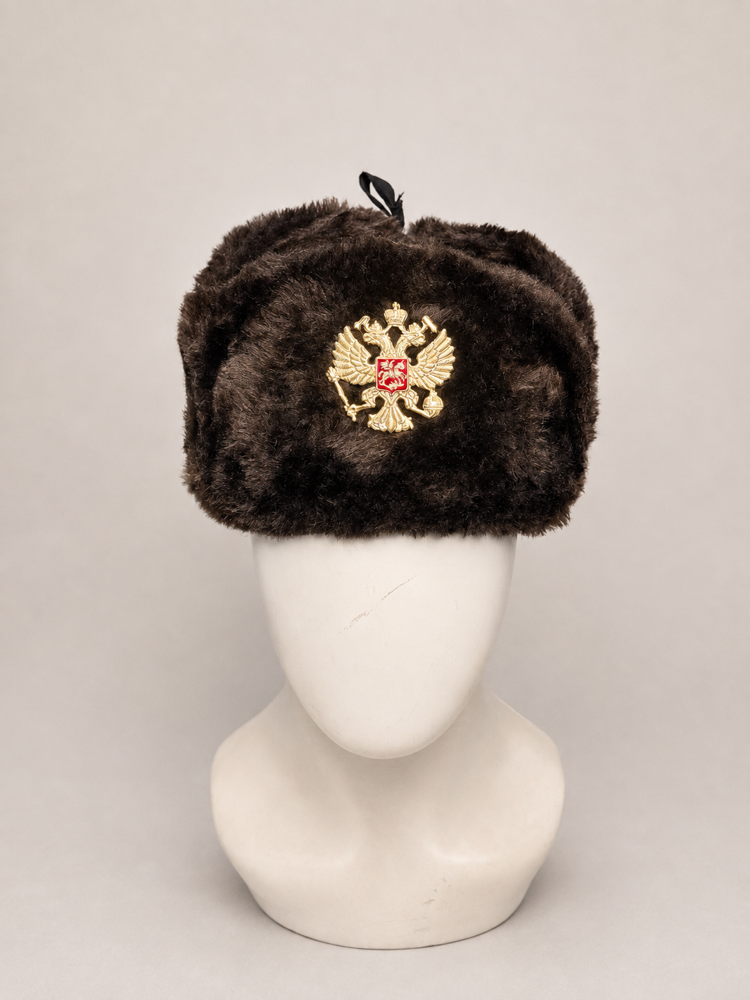 Gorro Ruso Café tipo Ushanka con Escudo Ruso