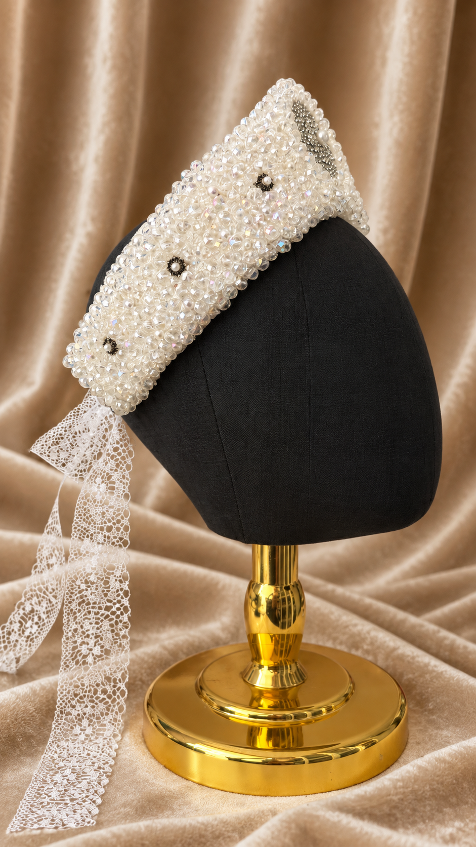 Kokoshnik Ruso Blanco con Perlas y Cristales – Diadema