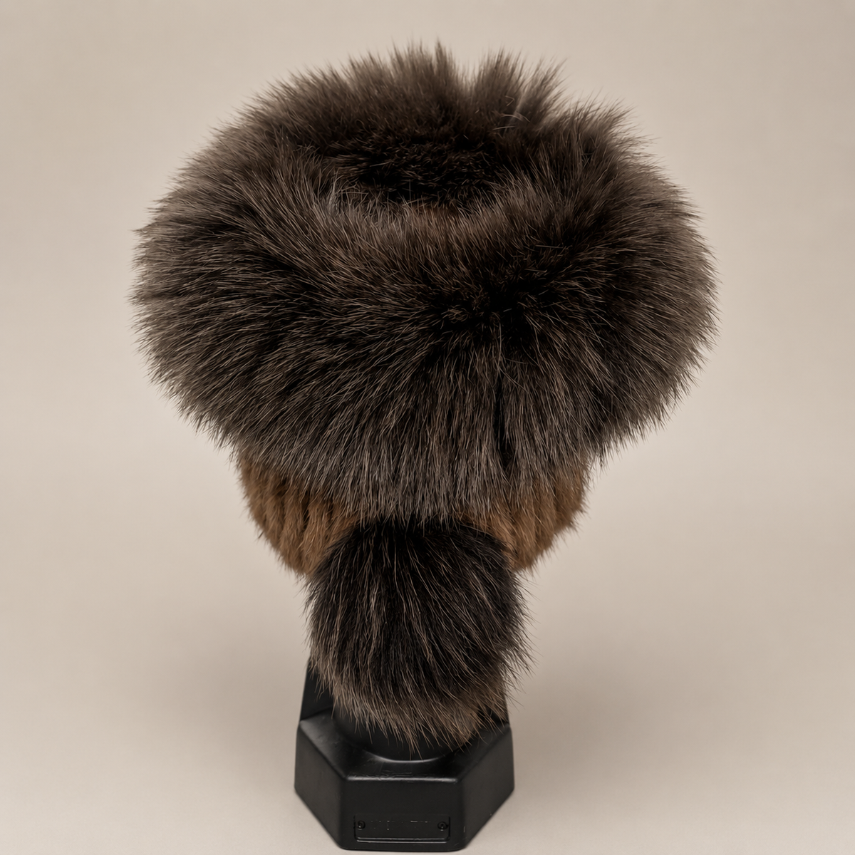 Gorro Ruso Moderno de Chinchilla y Zorro Ártico – Unitalla