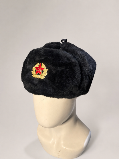 Ushanka Rusa Negra con Emblema Soviético
