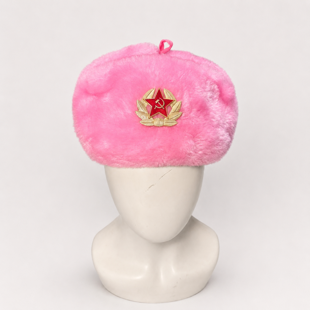 Gorro Ruso Rosa tipo Ushanka con Emblema Soviético