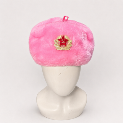 Gorro Ruso Rosa tipo Ushanka con Emblema Soviético