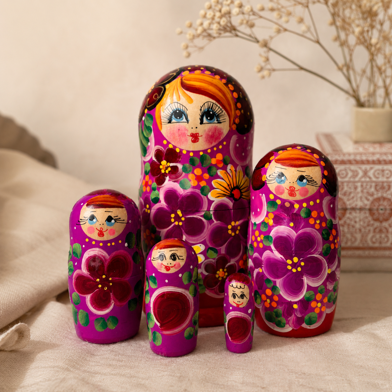 Matrioshka rusa pintada a mano – 5 piezas | 18 cm