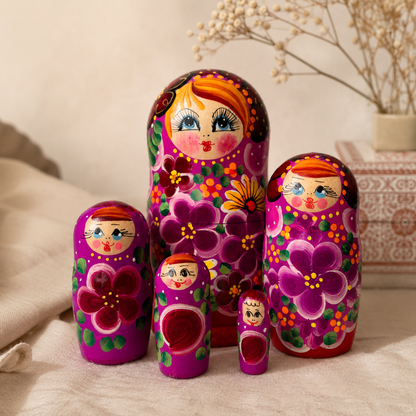 Matrioshka rusa pintada a mano – 5 piezas | 18 cm