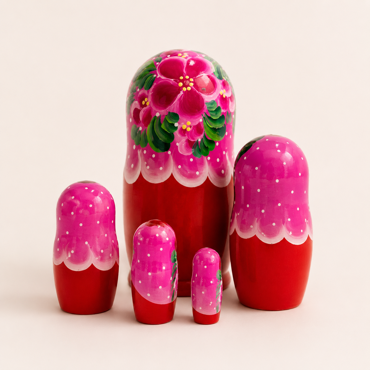 Matrioshka rusa pintada a mano – 5 piezas | 18 cm