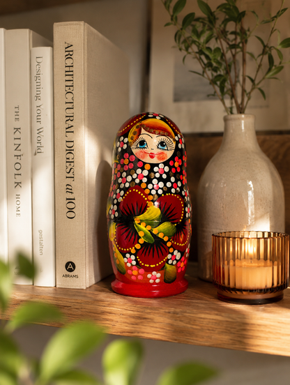 Matrioshka rusa pintada a mano – 5 piezas | 18 cm