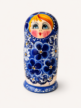 Cargar imagen en el visor de la galería, Matrioshka rusa «Flores de Invierno» pintada a mano – 5 piezas | 18 cm
